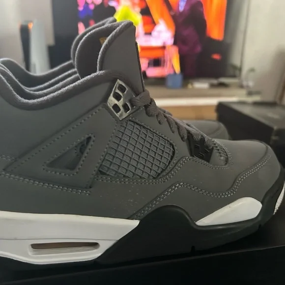 Jordan IV grey size 7y